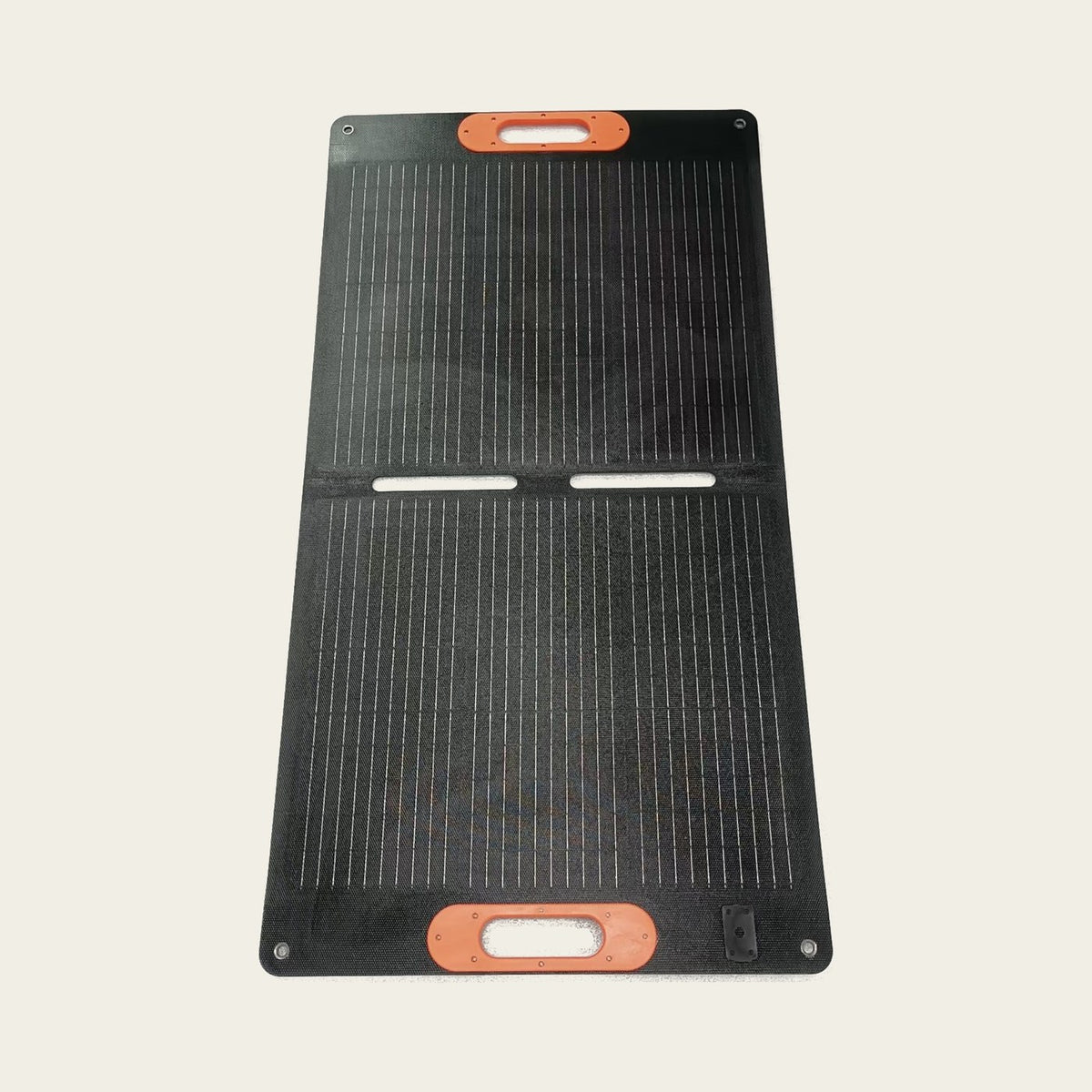 Panneau solaire pliable Attolle 100 W déplié, deux volets de cellules monocristallines